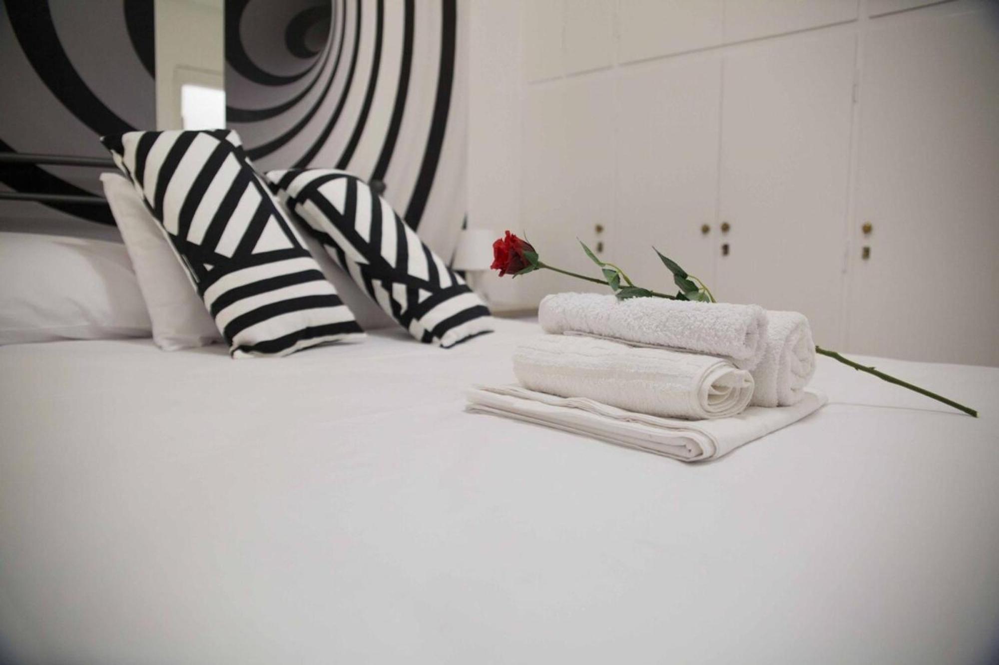 Cozy Apartment With Sea View Next To Marina Zeas Piraeus Buitenkant foto